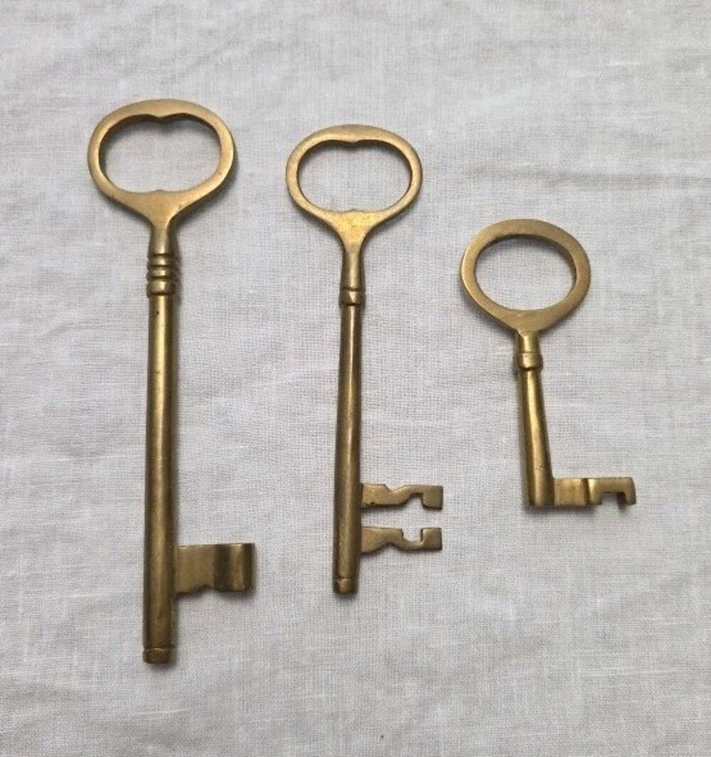 Brass Skeleton Keys Vintage Decor Set of 3 Keys Wall Decor MCM